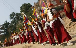 Сотні тибетських вигнанців вийшли з Індії в шестимісячний марш на Тибет на знак протесту проти панування Китаю в цьому районі Гімалаїв. Фото: Manan Vatsyyayana/AFP/Getty Images
