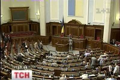 Народні депутати повертаються з відпусток без відпускних. Фото: ТСН