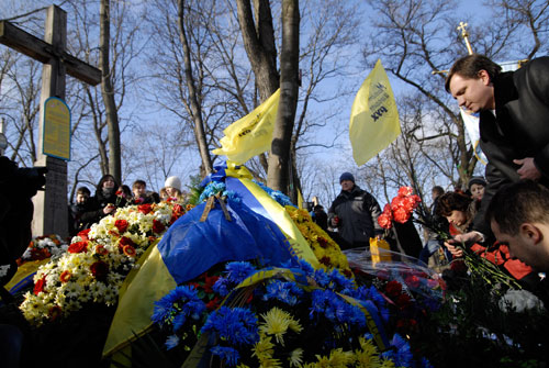 Сьогодні в Києві на Аскольдовій могилі вшановували пам’ять 300 юнаків. Фото: Володимир Бородін/Велика Епоха