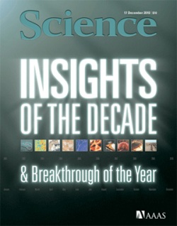 Обложка журнала Science за 17 декабря 2010 года: «Открытия десятилетия и прорыв года». На этот раз редакция журнала выбрала не только важнейшее научное достижение («прорыв») уходящего года, но и подвела итоги первого десятилетия XXI века.