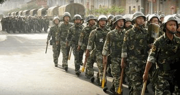Солдати китайської армії в Урумчі. Фото : AFP