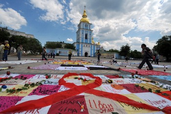 Украина занимает второе место в Европе по темпам развития заболеваемостью СПИДОМ. Фото: GENYA SAVILOV/Getty Images