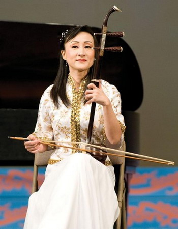 Ци Сяочунь, знаменитый исполнитель китайской скрипки эрху. Выступает с сольными номерами на концертах традиционной культуры Китая Shen Yun. Фото: The Epoch Times