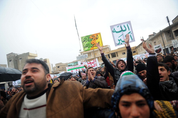 Демонстрации в сирийском городе Идлиб, 17 февраля 2012 года. Фото: BULENT KILIC/AFP/Getty Images
