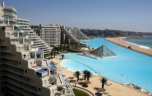 Cамый большой плавательный бассейн в мире. Фото с secretchina.com