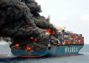 В Красном море в результате пожара, вспыхнувшего на борту йеменского судна вечером 5 июля, погибло 197 нелегальных мигрантов. Фото: Getty Images