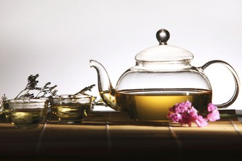 Прості рецепти трав’яних чаїв. Фото: motto.net.ua