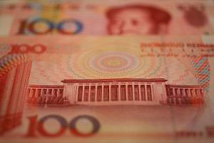 Найбільша купюра в Китаї - 100 юанів (женьміньбі або «народні гроші»). Фото: Frederic J.Brown/AFP/Getty Images