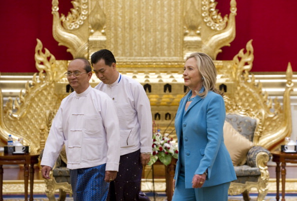 Президент Мьянмы Тейн Сейн провел встречу с госсекретарем США Хиллари в Администрации Президента в Нейпьидо. Мьянма, 1 декабря 2011 года. Фото: Saul Loeb/Getty Images 