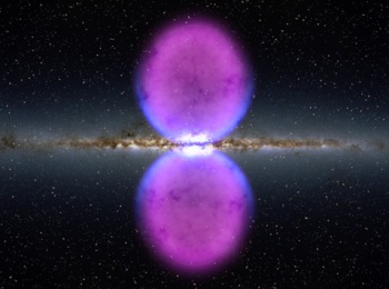 Млечный Путь – вид с ребра. По вертикали от края одного пузыря до края второго – 50 тысяч световых лет, что равно радиусу Галактики. Розовым показаны области с гамма-эмиссией. Синим показаны области, выдающие рентгеновское излучение. Его обнаружили ещё в 