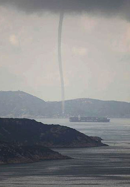 Водяний смерч в Гонконзі. 19 серпня 2009. Фото з epochtimes.com