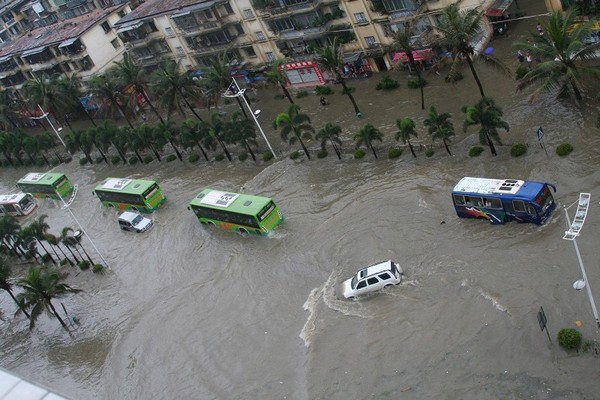 Велика злива буквально затопила вулиці міста Чжанцзян провінції Гуандун. Фото: The Epoch Times