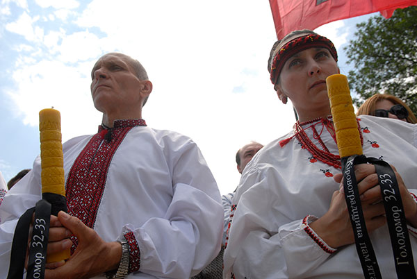 У Києві стартувала міжнародна акція присвячена вшануванню пам'яті жертв Голодомору 1932-33 років. 19 червня 2010 р. Фото: Володимир Бородін/The Epoch Times