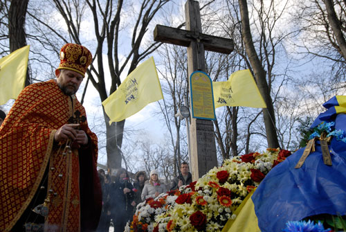 Сьогодні в Києві на Аскольдовій могилі вшановували пам’ять 300 юнаків. Фото: Володимир Бородін/Велика Епоха