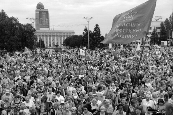 Сепаратистський мітинг на площі Леніна в Донецьку 6 липня 2014 р. Фото: Alexander KHUDOTEPLY/AFP/Getty Images