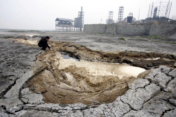 62% водоймищ Китаю через сильне забруднення води не придатні для життя риб. Фото: China Photos/Getty Images 