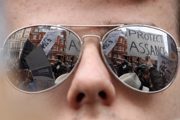 Акція на підтримку Джуліана Ассанжа навпроти посольства Еквадору в Лондоні, 22 червня. Фото: Oli Scarff / Getty Images