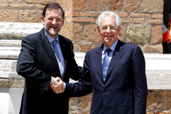 Прем'єр Іспанії Маріано Рахой (зліва) і його італійський колега Маріо Монті. Фото: Franco Origlia / Getty Images