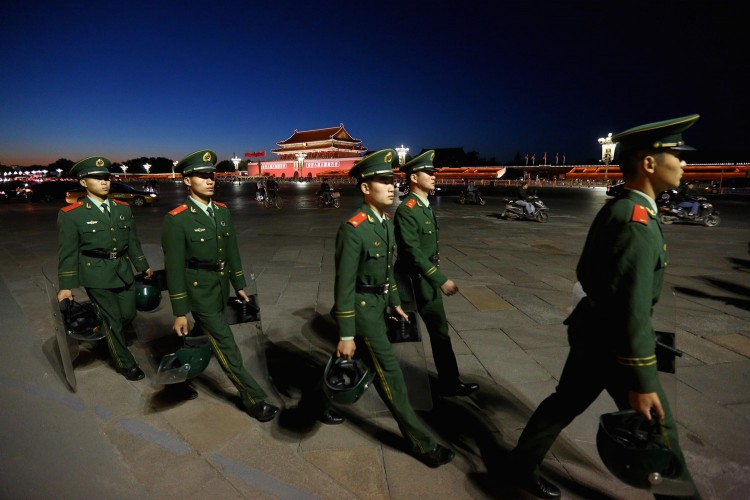 Воєнізовані поліцейські формування на площі Тяньаньмень у Пекіні. 8 вересня 2012 року. Фото: Feng Li/Getty Images