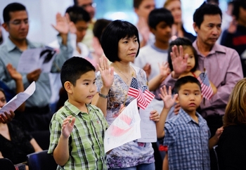 Церемония получения американского гражданства. Лос-Анджелес. 19 августа 2010 год. Фото: Kevork Djansezian/Getty Images