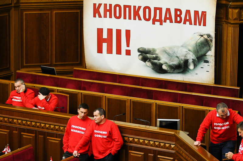 Опозиція блокувала Раду 17 діб, до сьогоднішнього дня. Фото: Володимир Бородін / Велика Епоха