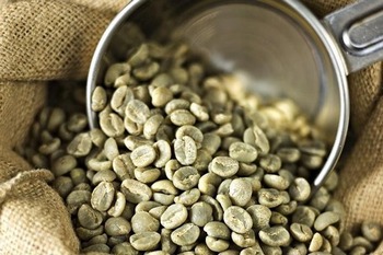 Надмірне вживання зеленої кави може стати причиною виникнення багатьох проблем зі здоров’ям. Фото: foodclean.ru