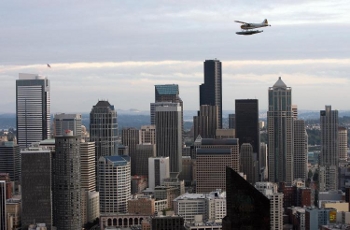 Рабочий район Сиэтла, вид из «Спейс Нидл», 30 сентября 2006 г. (Gabriel Bouys/AFP/Getty Images)