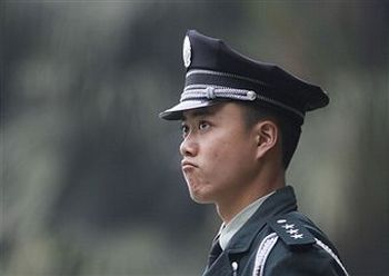 Каждый день в Китае погибает по одному полицейскому. Фото: Getty Images