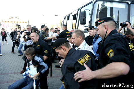 Міліція розганяє акції протесту опозиції в Мінську. Фото: charter97.org 