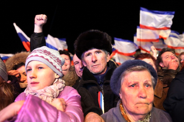 Люди на площі Леніна в Сімферополі після дня голосування 16 березня 2014 року. Фото: Spencer Platt/Getty Images