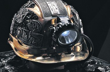 Киянам покажуть шахтарську каску з алмазами. Фото: Т. Калюжна