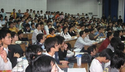 Студенты слушают лекции по традиционной культуре. Фото с epochtimes.com