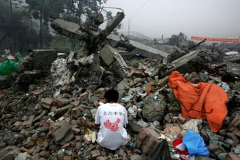 Всё, что осталось от школы в уезде Бэйчуань провинции Сычуань. Фото: Getty Images