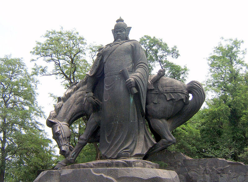 Статуя Юэ Фэя в Парке Башни Жёлтого Журавля. город Ухань. Фото Dice на zh.wikipedia