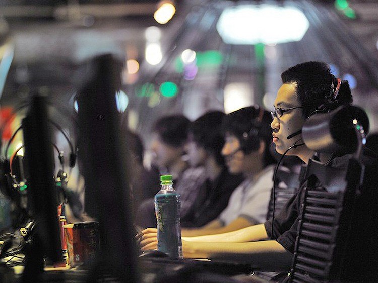 Інтернет-кафе в Пекіні, травень 2011 року. У Китаї зараз більше 485 млн осіб мають доступ до Мережі, більше ніж у будь-якій країні. Фото: Gou Yige/Getty Images