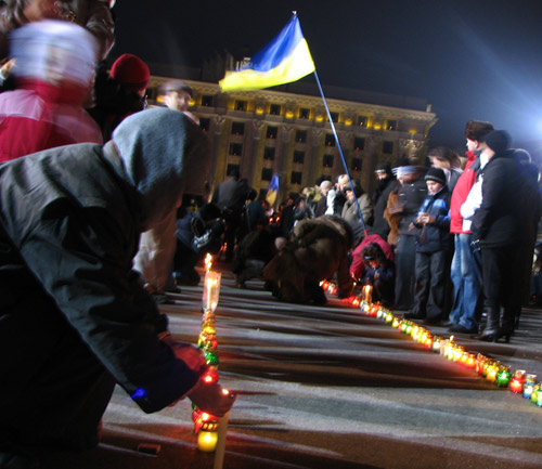 Харьковчане чтят память жертв Гододомора.Фото: Юлия Ламаалем/Великая Эпоха