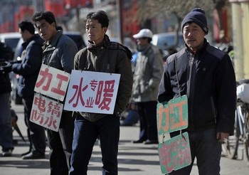 У майбутньому році десятки мільйонів китайців можуть втратити роботу. Фото: China Photos/Getty Images