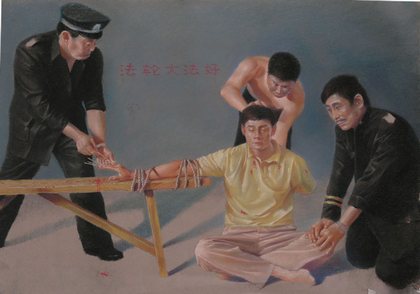 До ув'язнених послідовників Фалуньгун в Китаї застосовують понад 300 видів тортур. Фото з minghui.org