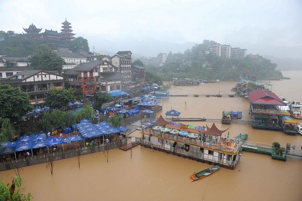 У місті Чунцин пройшов самий сильний дощ за 50-т років. Фото з epochtimes.com