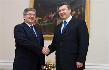 Зустріч глав двох держав: Віктора Януковича та Броніслава Коморовського. Фото: focus.ua .