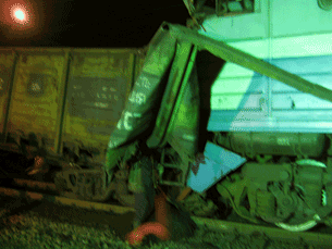 У Луганській області потяг зіткнувся з вантажними вагонами, є постраждалі. Фото: mns.gov.ua