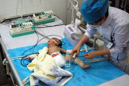 Болезнь поражает в основном детей в возрасте до 6 лет. Фото: AFP
