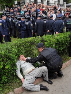 День Победы во Львове превратился из праздника в «настоящее региональное противостояние», как сообщили львовские печатные СМИ. Фото: Getty Images