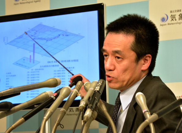 Представник японського метеорологічного агентства попереджає про цунамі на прес-конференції в Токіо 3 квітня 2014 року. Фото: YOSHIKAZU TSUNO / AFP / Getty Images