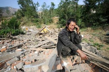 Під час землетрусу в Сичуань загинуло близько 100 тис. чоловік. Фото з epochtimes.com