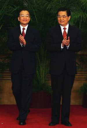 22 октября Ху Цзиньтао и Вэнь Цзябао в зале заседаний Народного собрания встречают 9 новых постоянных представителей. Фото: Getty Images