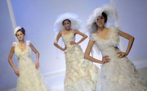 Колекція жіночого одягу на тижні моди у Гонконгу. Фото: Getty Images 