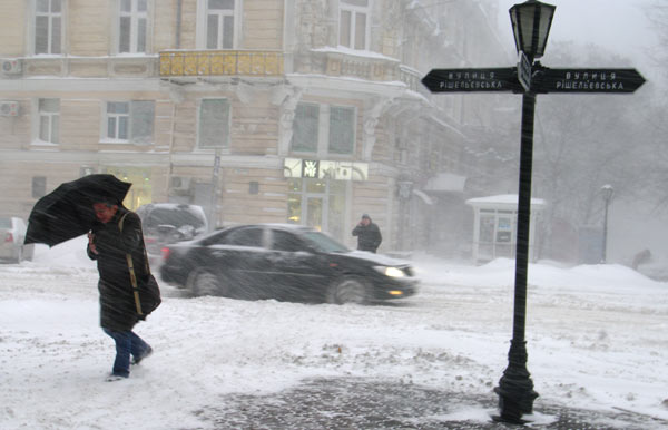 Снігопад перетворив Одесу на зону стихійного лиха.Фото: Таймер Одесса