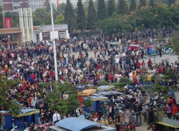 Массовый народный протест вспыхнул в провинции Цзянсу. 20 октября. Фото с epochtimes.com