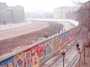 В ночь с 9 на 10 ноября Берлинская Cтена пала. Сколько ещё продержится коммунистический режим в Китае? Фото: Getty Images